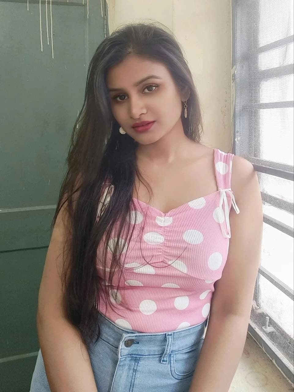 Neha Hazratganj call girl photo